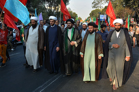کاروان شادی به مناسبت عید غدیر از صحن امام زاده معصوم به سمت امام زاده حسن با حضور آبت اله احمد خاتمی برگزار شد.