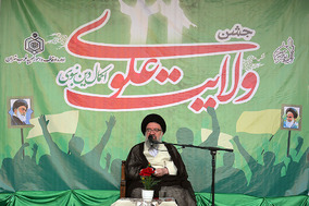 کاروان شادی به مناسبت عید غدیر از صحن امام زاده معصوم به سمت امام زاده حسن با حضور آبت اله احمد خاتمی برگزار شد.