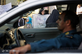 تجمع جمعی از دانشجویان در اعتراض به جنایات دولت میانمار مقابل کمیساریای سازمان ملل در مشهد