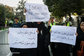 تجمع جمعی از دانشجویان در اعتراض به جنایات دولت میانمار مقابل کمیساریای سازمان ملل در مشهد