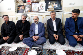 حضور رئیس رسانه ملی در منزل شهید محسن حججی