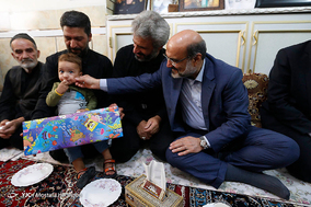 حضور رئیس رسانه ملی در منزل شهید محسن حججی