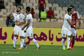 دیدار تیم های فوتبال پرسپولیس و پیکان