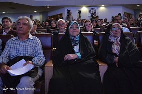 آیین تجلیل و رونمایی از تندیس و تمبر مریم میرزاخانی