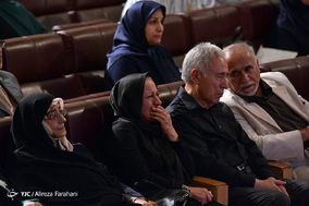 آیین تجلیل و رونمایی از تندیس و تمبر مریم میرزاخانی