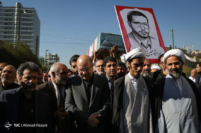 تشییع چهار شهید دفاع مقدس و یک شهید مدافع حرم در مشهد