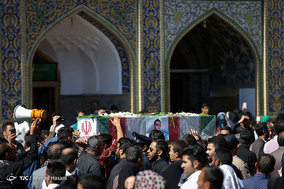تشییع چهار شهید دفاع مقدس و یک شهید مدافع حرم در مشهد