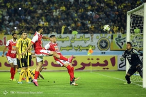 لیگ برتر فوتبال دیدار تیمهای سپاهان و پرسپولیس