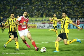 لیگ برتر فوتبال دیدار تیمهای سپاهان و پرسپولیس