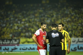 لیگ برتر فوتبال دیدار تیمهای سپاهان و پرسپولیس