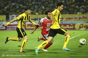 لیگ برتر فوتبال دیدار تیمهای سپاهان و پرسپولیس