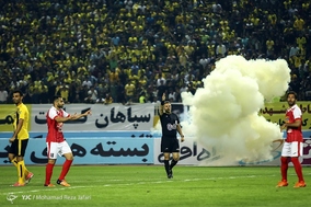 لیگ برتر فوتبال دیدار تیمهای سپاهان و پرسپولیس