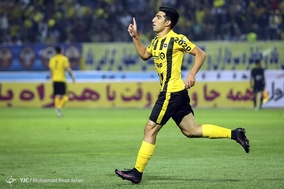 لیگ برتر فوتبال دیدار تیمهای سپاهان و پرسپولیس