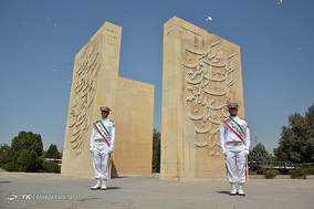 آیین نواختن زنگ دانش آموز شهید