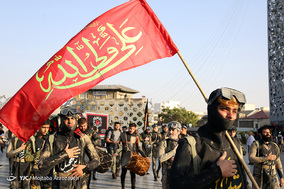 حرکت کاروان نمادین غواصان جنگ در تهران