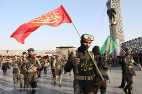 حرکت کاروان نمادین غواصان جنگ در تهران