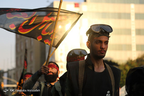 حرکت کاروان نمادین غواصان جنگ در تهران