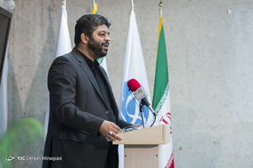 رونمایی از کتاب دِین در باشگاه خبرنگاران جوان