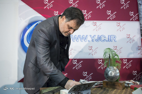 رونمایی از کتاب دِین در باشگاه خبرنگاران جوان