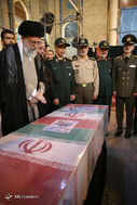 حضور رهبر معظم انقلاب در کنار پیکر مطهر شهید محسن حججی