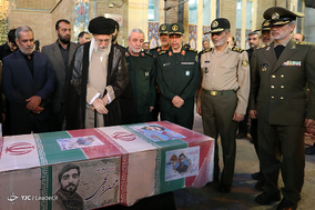 حضور رهبر معظم انقلاب در کنار پیکر مطهر شهید محسن حججی