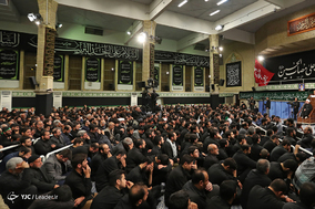 اولین شب مراسم عزاداری امام حسین (ع) در حسینه امام خمینی(ره)