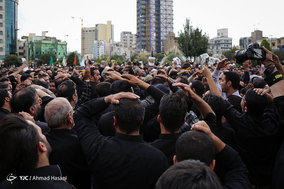 تشییع پیکر شهدای مدافع حرم سنجرانی و یزدانی در مشهد