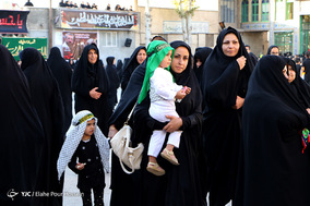 مراسم عزاداری سنتی چارچو گردانی در حسینیه سادات استهبان