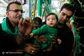 مراسم عزاداری سنتی چارچو گردانی در حسینیه سادات استهبان