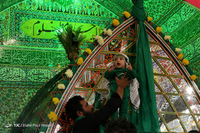 مراسم عزاداری سنتی چارچو گردانی در حسینیه سادات استهبان