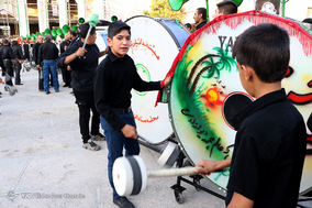 مراسم عزاداری سنتی چارچو گردانی در حسینیه سادات استهبان