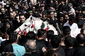مراسم عزاداری و خیمه سوزان ظهر عاشورا بازار تهران