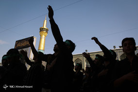 عزاداری روز عاشورا در حرم امام رضا (ع)