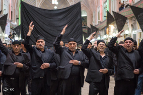 مراسم عزاداری شام غریبان حسینی در بازار تبریز