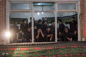 مراسم عزاداری شام غریبان حسینی در بازار تبریز