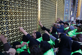تشرف میهمانان ویژه امام رضا (ع) در قالب طرح معین الضعفا به حرم مطهر رضوی