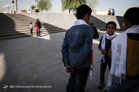 بازدید کودکان کار از گنبد مینا به مناسبت روز جهانی کودک