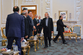 دیدار نخست وزیر ارمنستان با علی لاریجانی