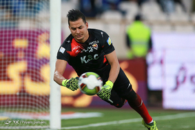 دیدار تیم های فوتبال استقلال تهران و فولاد خوزستان