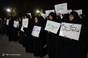 تجمع جمعی از دانشجویان دانشگاه فردوسی مشهد در اعتراض سخنان ترامپ