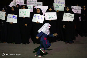 تجمع جمعی از دانشجویان دانشگاه فردوسی مشهد در اعتراض سخنان ترامپ