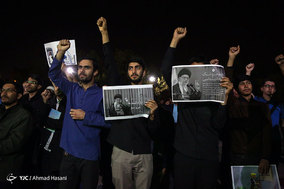 تجمع جمعی از دانشجویان دانشگاه فردوسی مشهد در اعتراض سخنان ترامپ