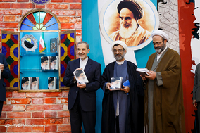 رونمایی از اثر فاخر منظومه فکری آیت‌الله العظمی خامنه‌ای