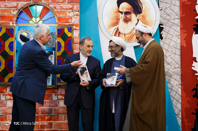 رونمایی از اثر فاخر منظومه فکری آیت‌الله العظمی خامنه‌ای