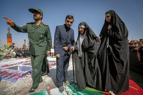 مراسم تشییع و خاکسپاری دو شهید گمنام در دانشگاه پیام نور قم