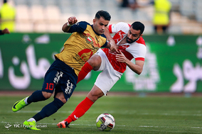 دیدار تیم های فوتبال پرسپولیس و نفت تهران