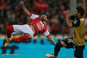 دیدار تیم های فوتبال پرسپولیس و نفت تهران