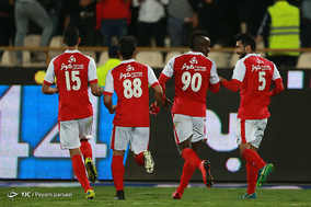 دیدار تیم های فوتبال پرسپولیس و نفت تهران