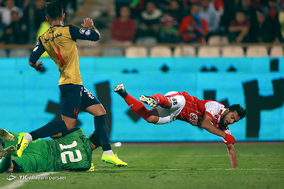 دیدار تیم های فوتبال پرسپولیس و نفت تهران