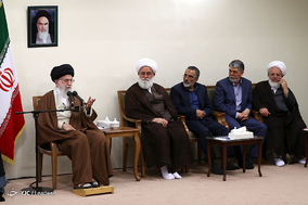 دیدار دست‌اندرکاران کنگره بزرگداشت مرحوم آیت‌الله مصطفی خمینی با رهبر معظم انقلاب
